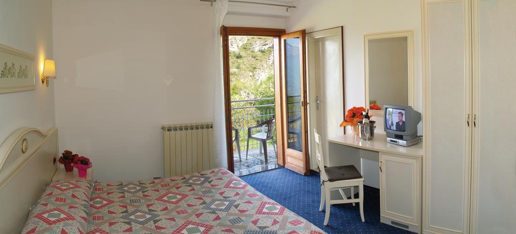 Hotel Rosalpina Riva del Garda Exteriér fotografie