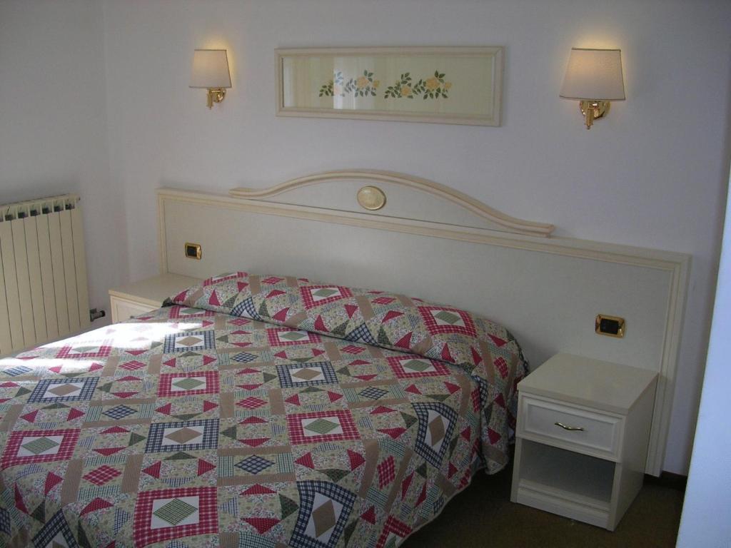 Hotel Rosalpina Riva del Garda Pokoj fotografie